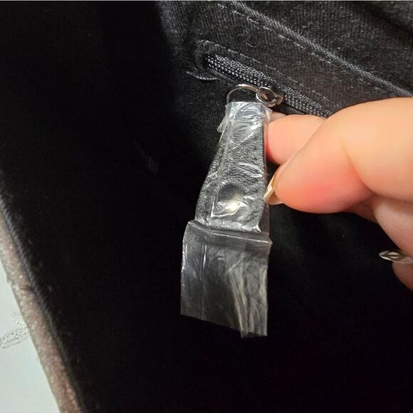 BCBG 'Clueless' Silver - Quilted Convertible Clutch Bag Vegan Leather NWT - Picture 5 of 6